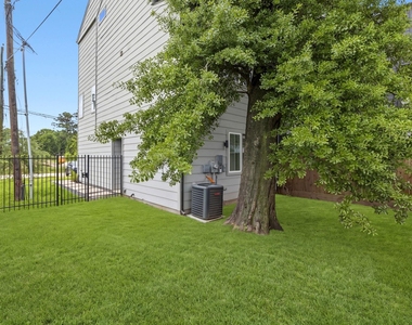 1404 Mansfield Street - Photo Thumbnail 1