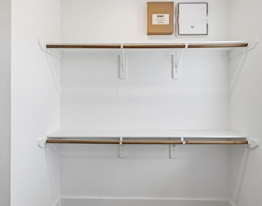 1404 Mansfield Street - Photo Thumbnail 11