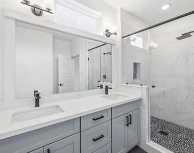 1404 Mansfield Street - Photo Thumbnail 12