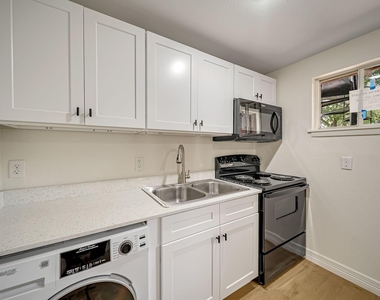 411 Avenue A - Photo Thumbnail 15