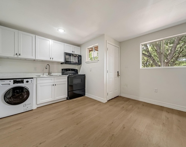 411 Avenue A - Photo Thumbnail 13