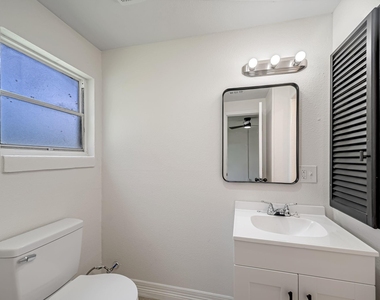 411 Avenue A - Photo Thumbnail 5