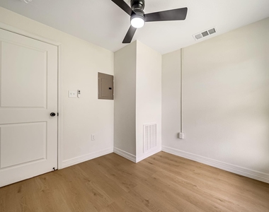411 Avenue A - Photo Thumbnail 9