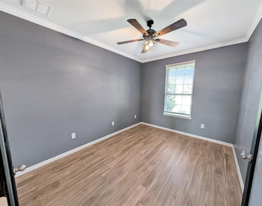 1328 Ventura Creek Drive - Photo Thumbnail 5