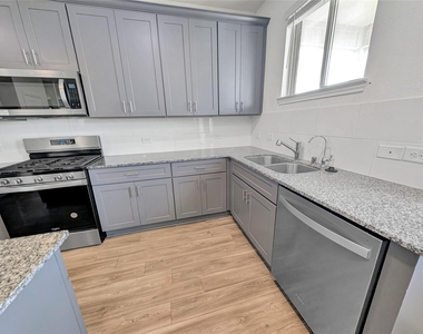 1328 Ventura Creek Drive - Photo Thumbnail 9