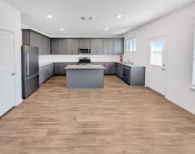 1328 Ventura Creek Drive - Photo Thumbnail 8