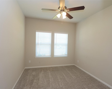 7219 Toluca Drive - Photo Thumbnail 18