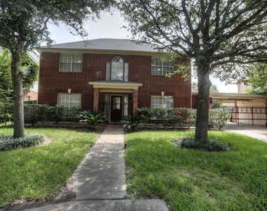 3411 Ashfield Drive - Photo Thumbnail 2