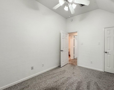 73 E Montfair Boulevard - Photo Thumbnail 11