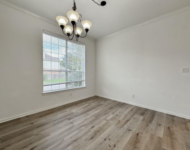 73 E Montfair Boulevard - Photo Thumbnail 4