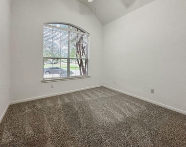 73 E Montfair Boulevard - Photo Thumbnail 5