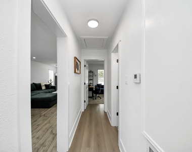7003 Darien Street - Photo Thumbnail 22