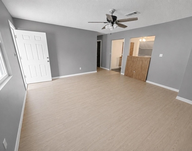 227 Live Oak Lane - Photo Thumbnail 7