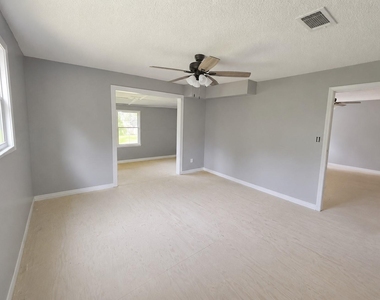 227 Live Oak Lane - Photo Thumbnail 8