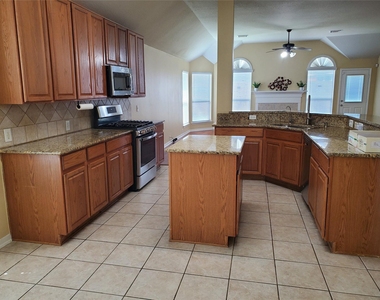 2502 Suncreek Lane - Photo Thumbnail 7