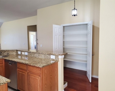 2502 Suncreek Lane - Photo Thumbnail 12