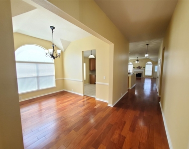 2502 Suncreek Lane - Photo Thumbnail 5