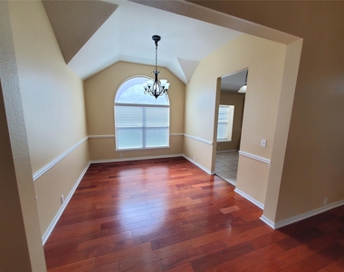 2502 Suncreek Lane - Photo Thumbnail 6