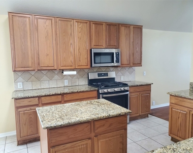 2502 Suncreek Lane - Photo Thumbnail 10