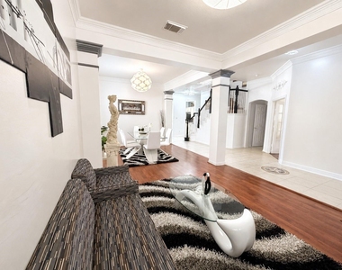5507 Cranston Court - Photo Thumbnail 3