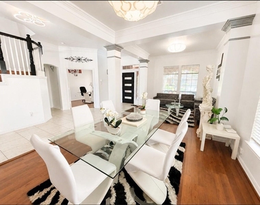 5507 Cranston Court - Photo Thumbnail 2