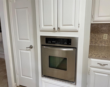 3118 Redcliff Drive - Photo Thumbnail 6