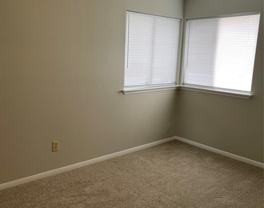 3118 Redcliff Drive - Photo Thumbnail 21