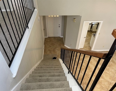3118 Redcliff Drive - Photo Thumbnail 15
