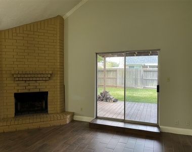 3118 Redcliff Drive - Photo Thumbnail 7
