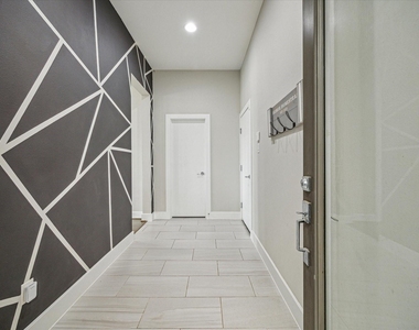 5520 Rosslyn Road - Photo Thumbnail 4