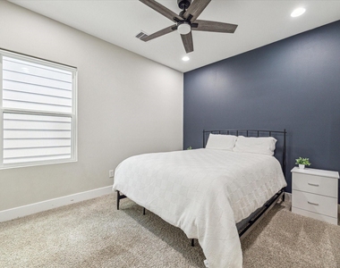 5520 Rosslyn Road - Photo Thumbnail 14