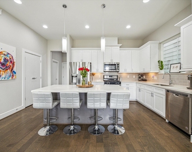 5520 Rosslyn Road - Photo Thumbnail 1
