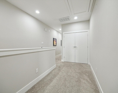 5520 Rosslyn Road - Photo Thumbnail 18