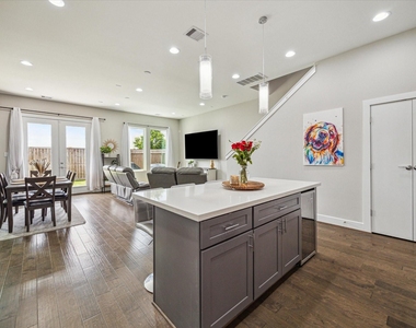 5520 Rosslyn Road - Photo Thumbnail 6