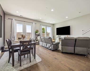 5520 Rosslyn Road - Photo Thumbnail 7