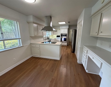 11915 Steppingstone Lane - Photo Thumbnail 13