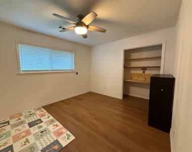 11915 Steppingstone Lane - Photo Thumbnail 18