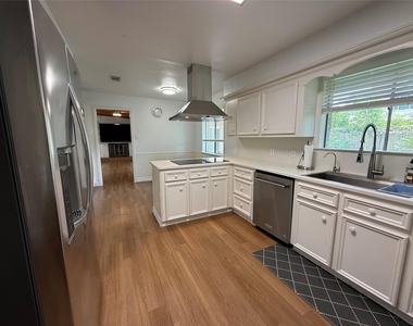 11915 Steppingstone Lane - Photo Thumbnail 12