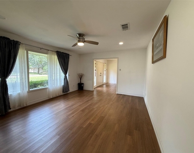 11915 Steppingstone Lane - Photo Thumbnail 8