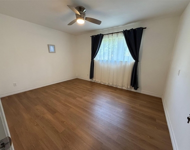 11915 Steppingstone Lane - Photo Thumbnail 21