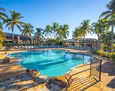 8641 Piazza Del Lago Circle - Photo Thumbnail 44
