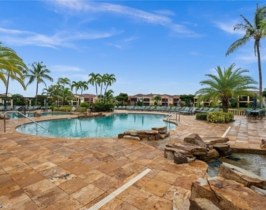 8641 Piazza Del Lago Circle - Photo Thumbnail 38
