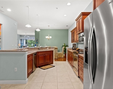 8641 Piazza Del Lago Circle - Photo Thumbnail 12