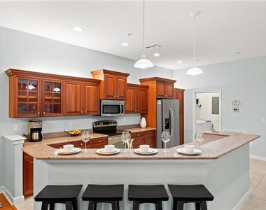 8641 Piazza Del Lago Circle - Photo Thumbnail 10