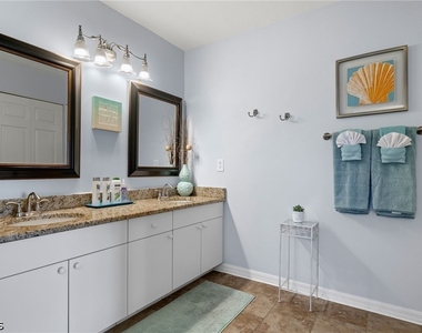 301 Se 30th Terrace - Photo Thumbnail 16