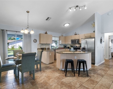 301 Se 30th Terrace - Photo Thumbnail 8