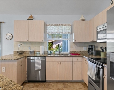 301 Se 30th Terrace - Photo Thumbnail 9