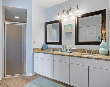 301 Se 30th Terrace - Photo Thumbnail 15