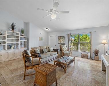 301 Se 30th Terrace - Photo Thumbnail 5