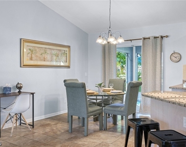 301 Se 30th Terrace - Photo Thumbnail 11